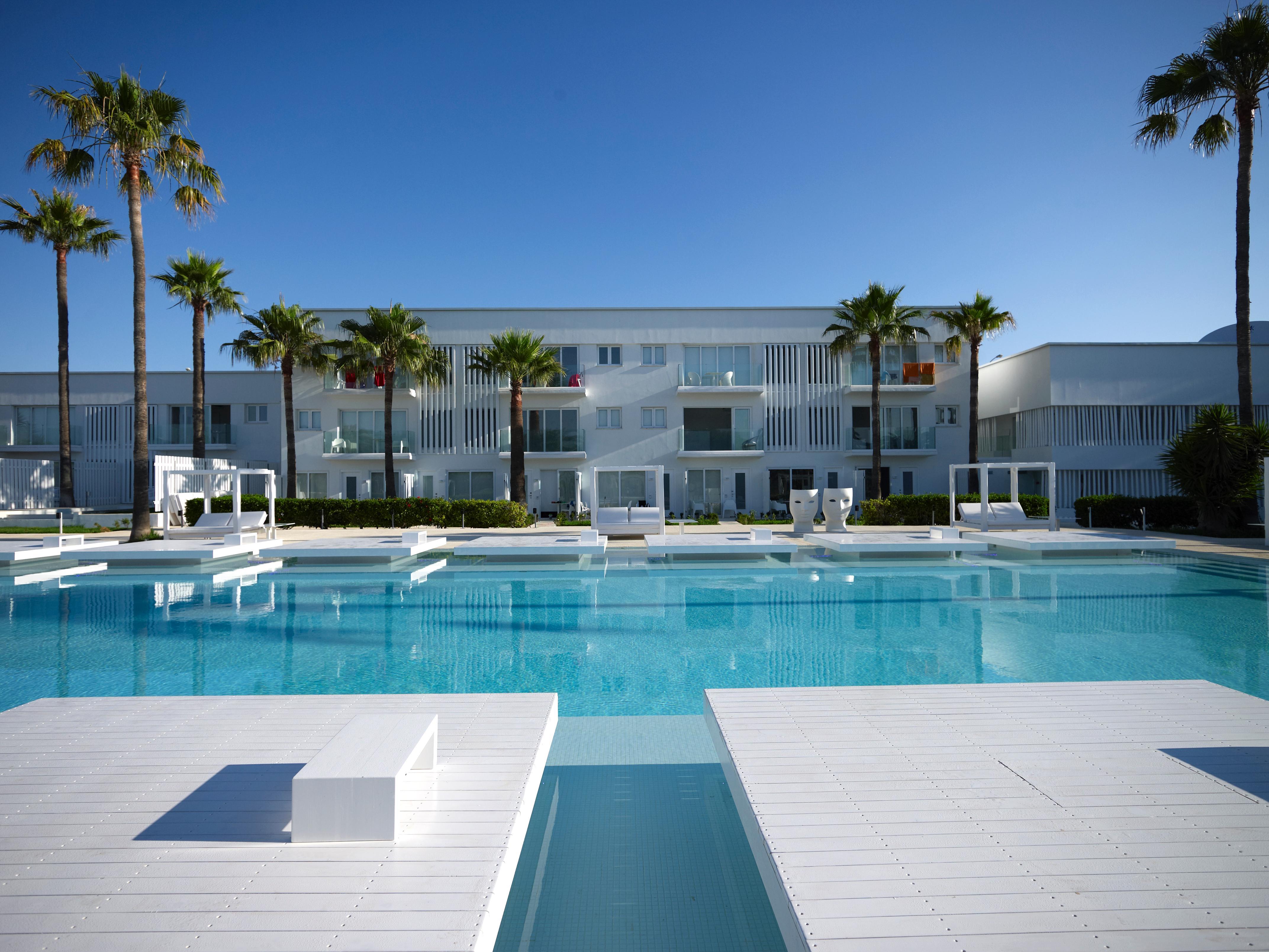So White Beach Resort 圣纳帕 外观 照片